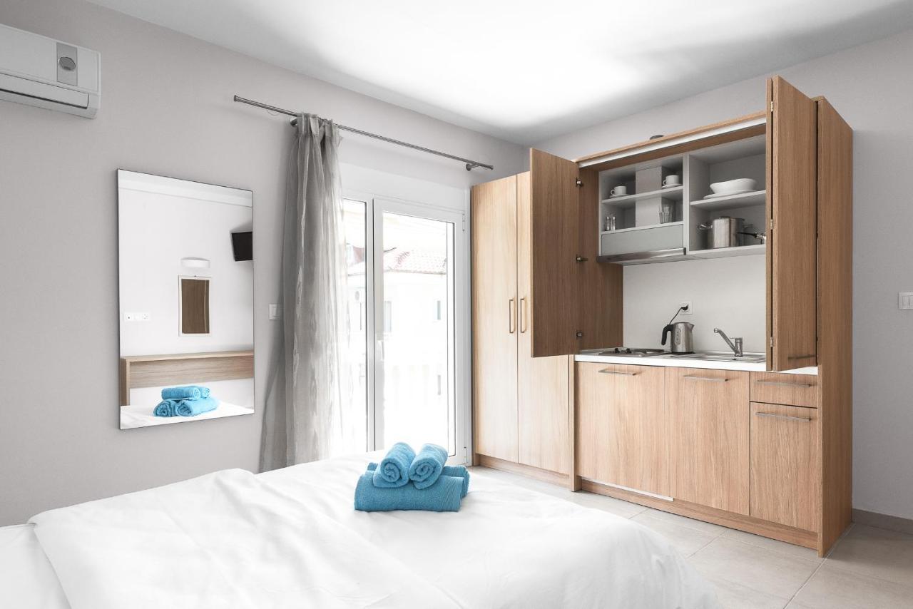Apartamento Blue Flag, Nilie Hospitality Mgmt Olympiakí Aktí Exterior foto