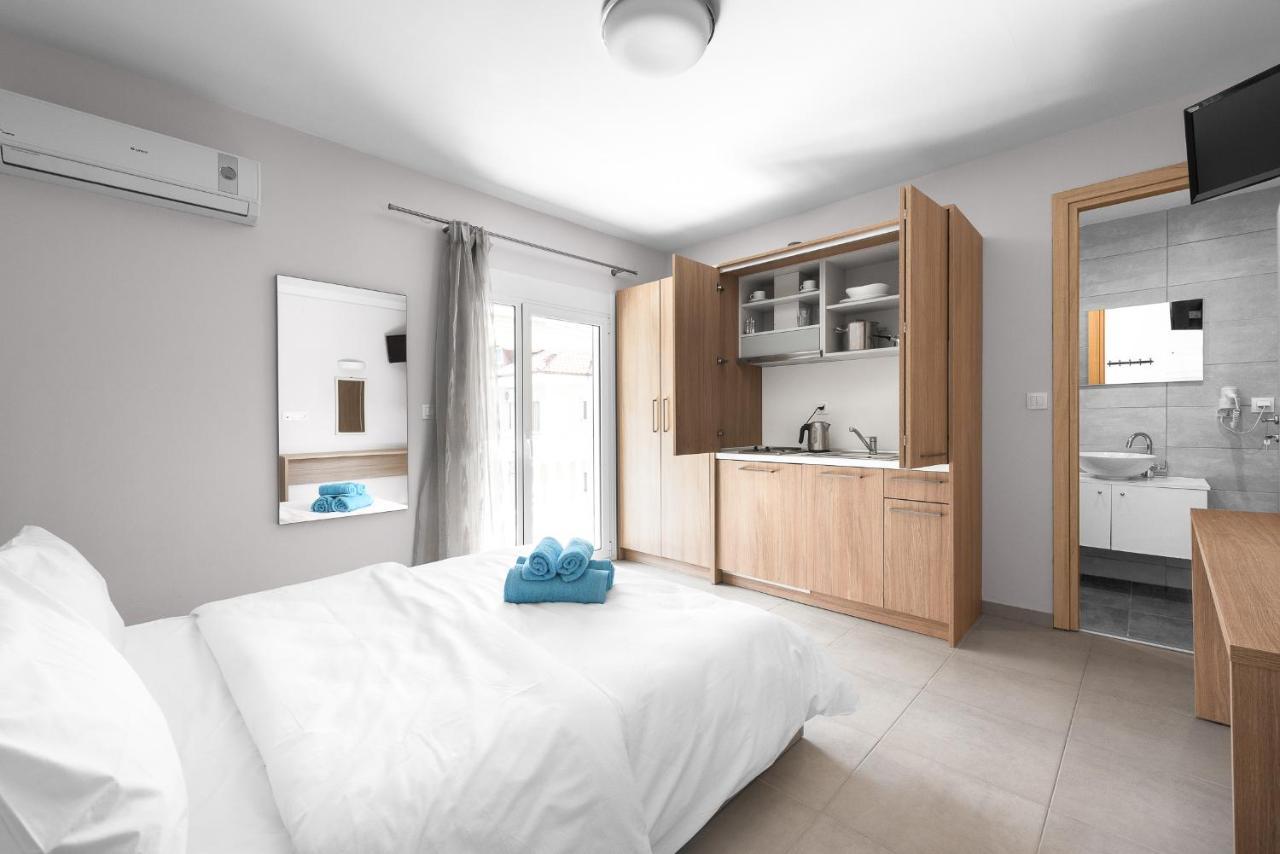 Apartamento Blue Flag, Nilie Hospitality Mgmt Olympiakí Aktí Exterior foto
